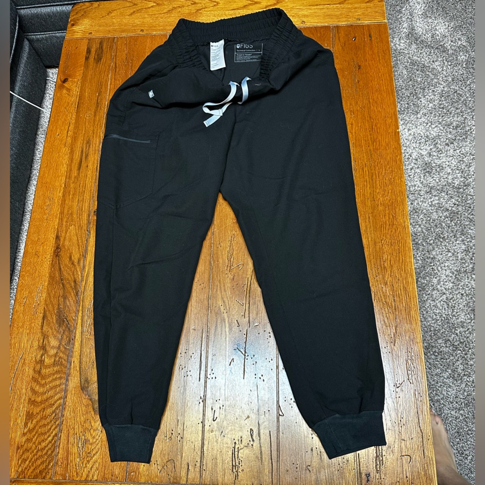 Women’s High Waisted Scrub Joggers with cargo pocket